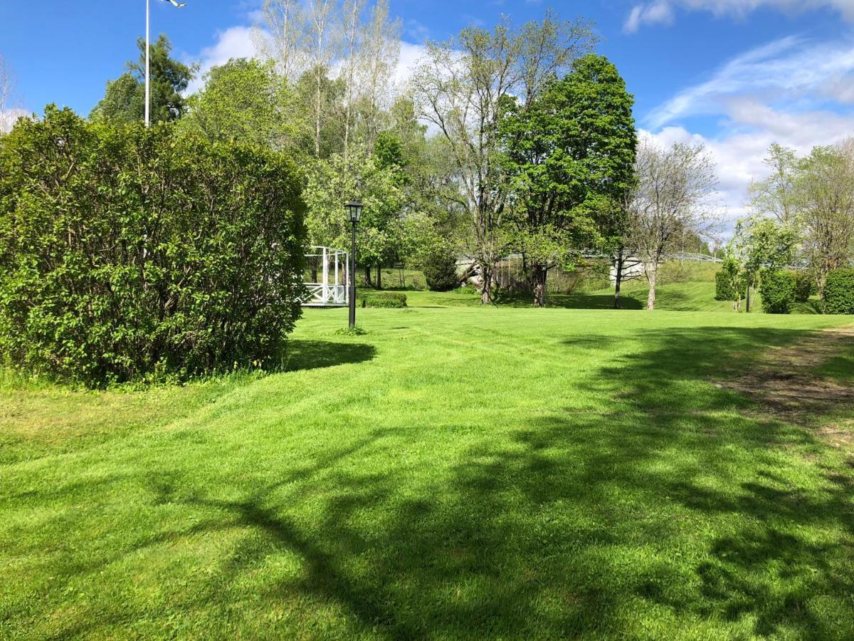 Bredsjoe Gamla Herrgard White Dream Mansion Hällefors Exterior foto